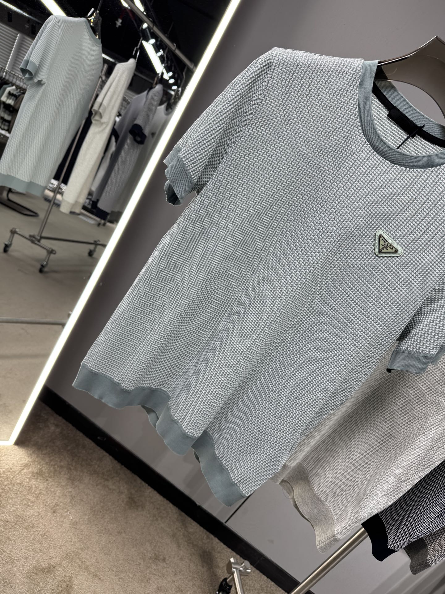 上新 26ss P家 春夏新款竖条提花起脚短袖 原版定制 面料选用进口彩柔棉 轻薄透气 上身丝滑舒适 高