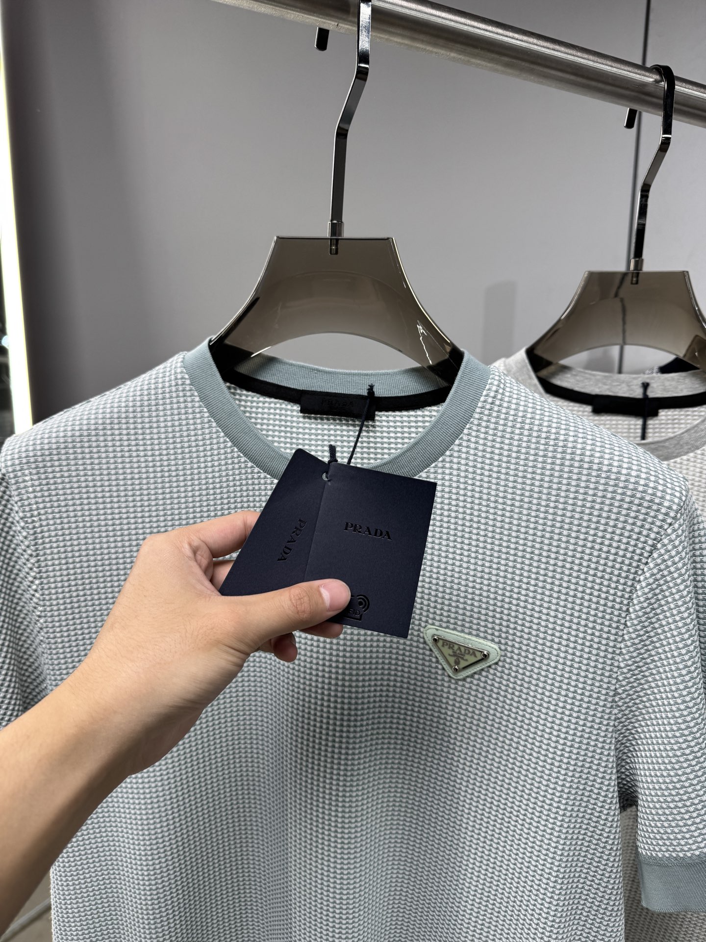 上新 26ss P家 春夏新款竖条提花起脚短袖 原版定制 面料选用进口彩柔棉 轻薄透气 上身丝滑舒适 高