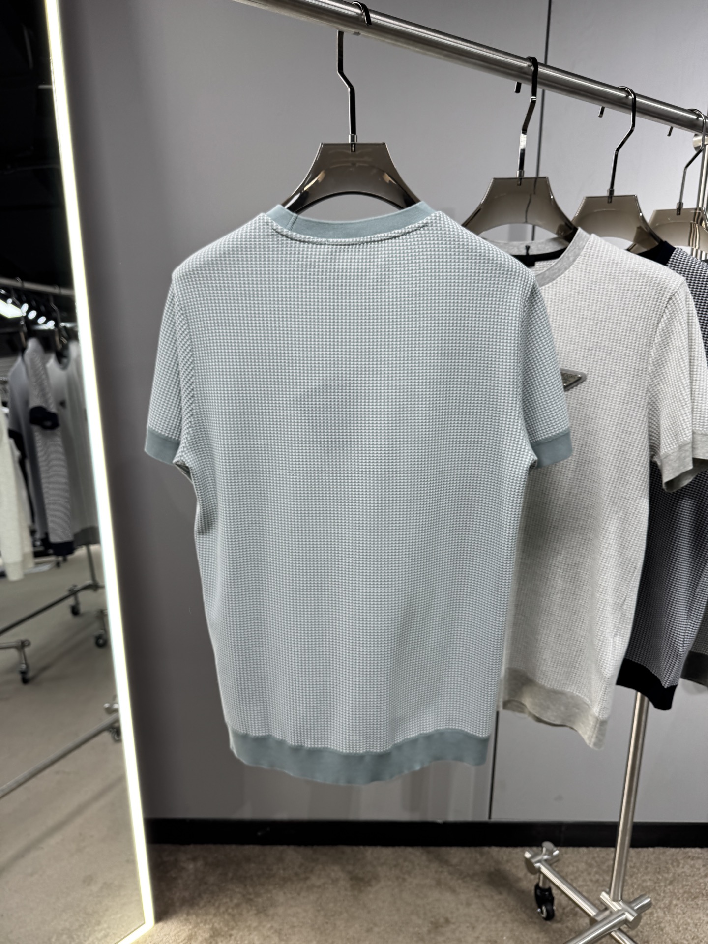 上新 26ss P家 春夏新款竖条提花起脚短袖 原版定制 面料选用进口彩柔棉 轻薄透气 上身丝滑舒适 高