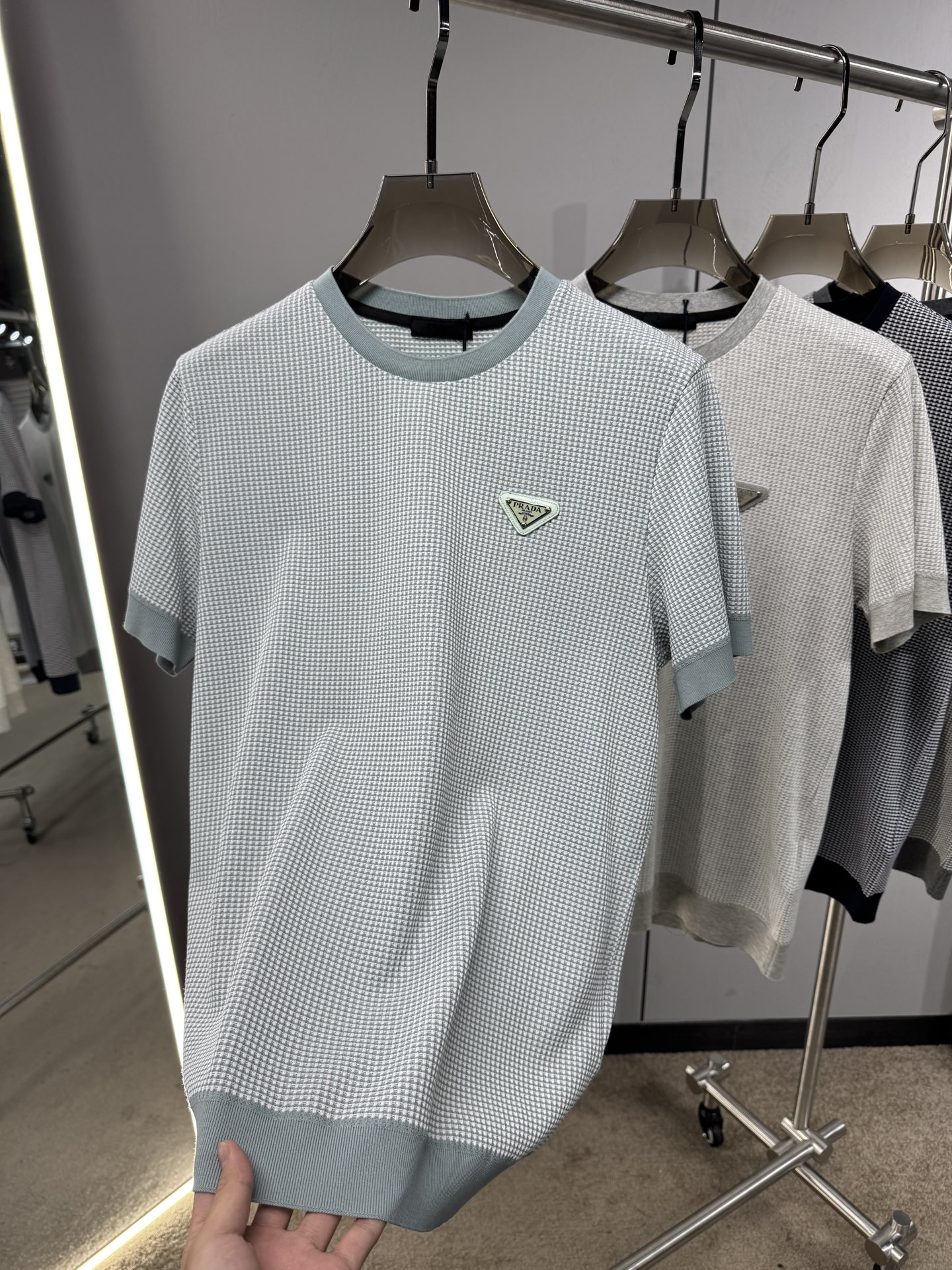 上新 26ss P家 春夏新款竖条提花起脚短袖 原版定制 面料选用进口彩柔棉 轻薄透气 上身丝滑舒适 高