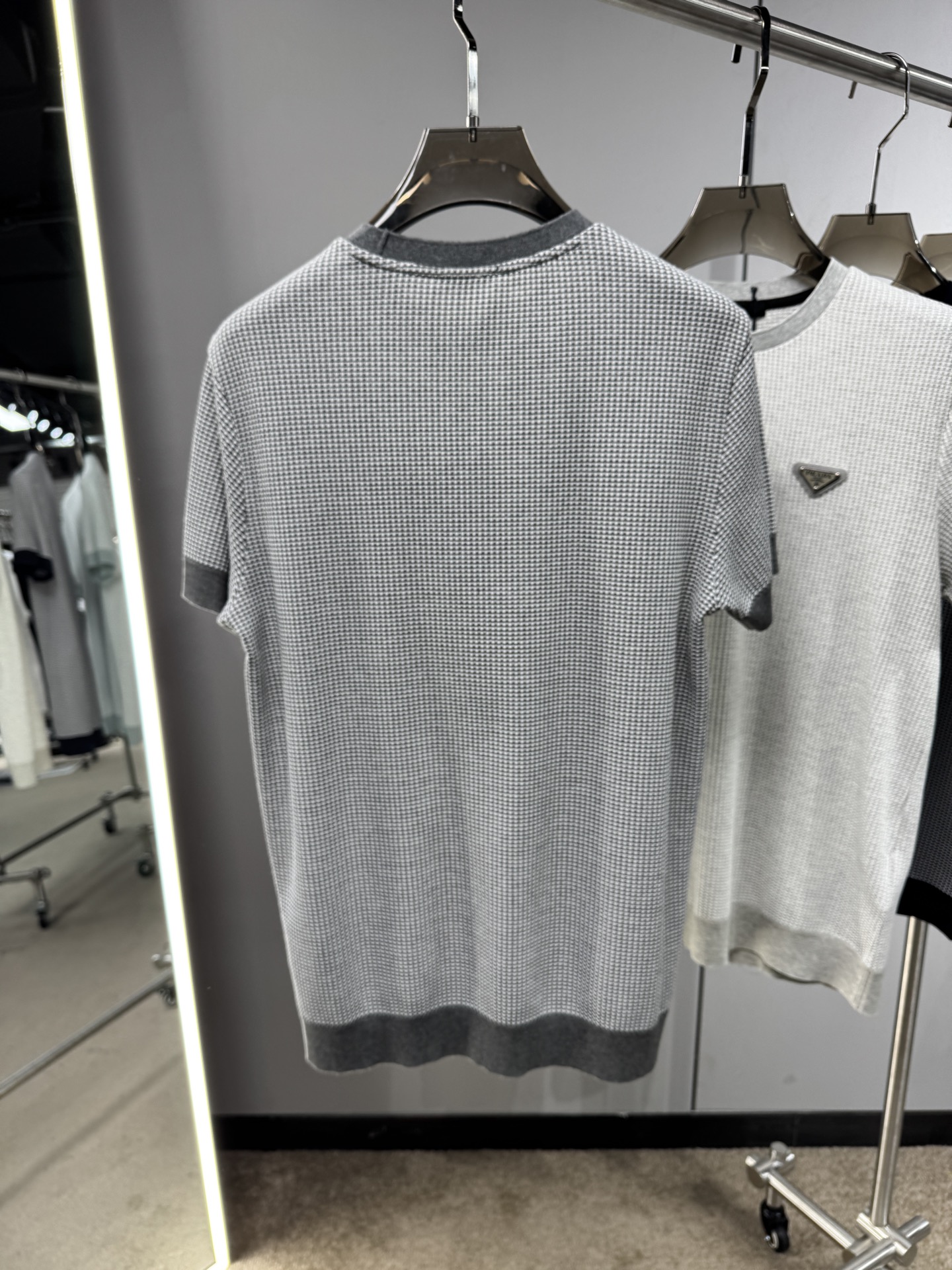 上新 26ss P家 春夏新款竖条提花起脚短袖 原版定制 面料选用进口彩柔棉 轻薄透气 上身丝滑舒适 高