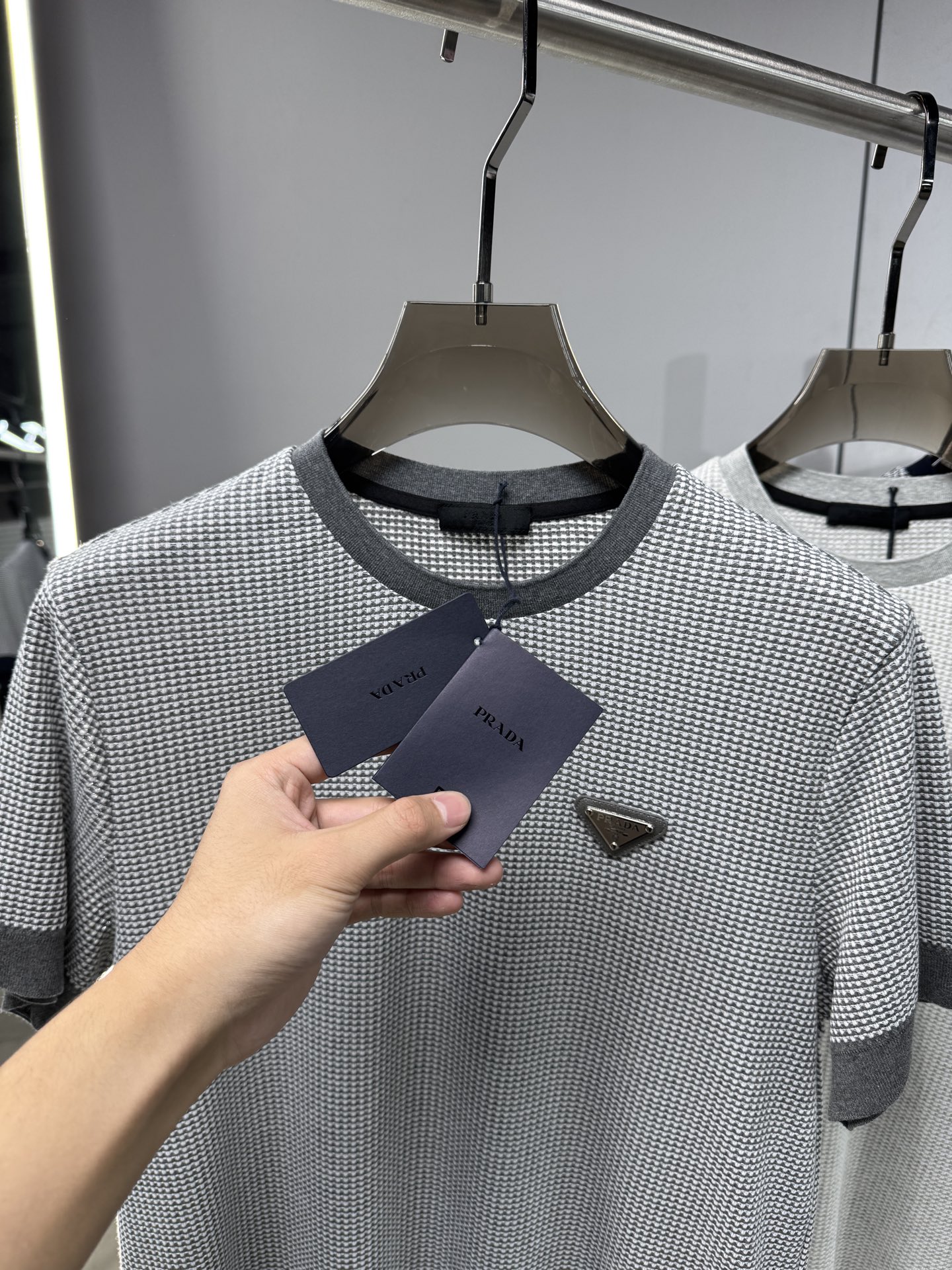 上新 26ss P家 春夏新款竖条提花起脚短袖 原版定制 面料选用进口彩柔棉 轻薄透气 上身丝滑舒适 高