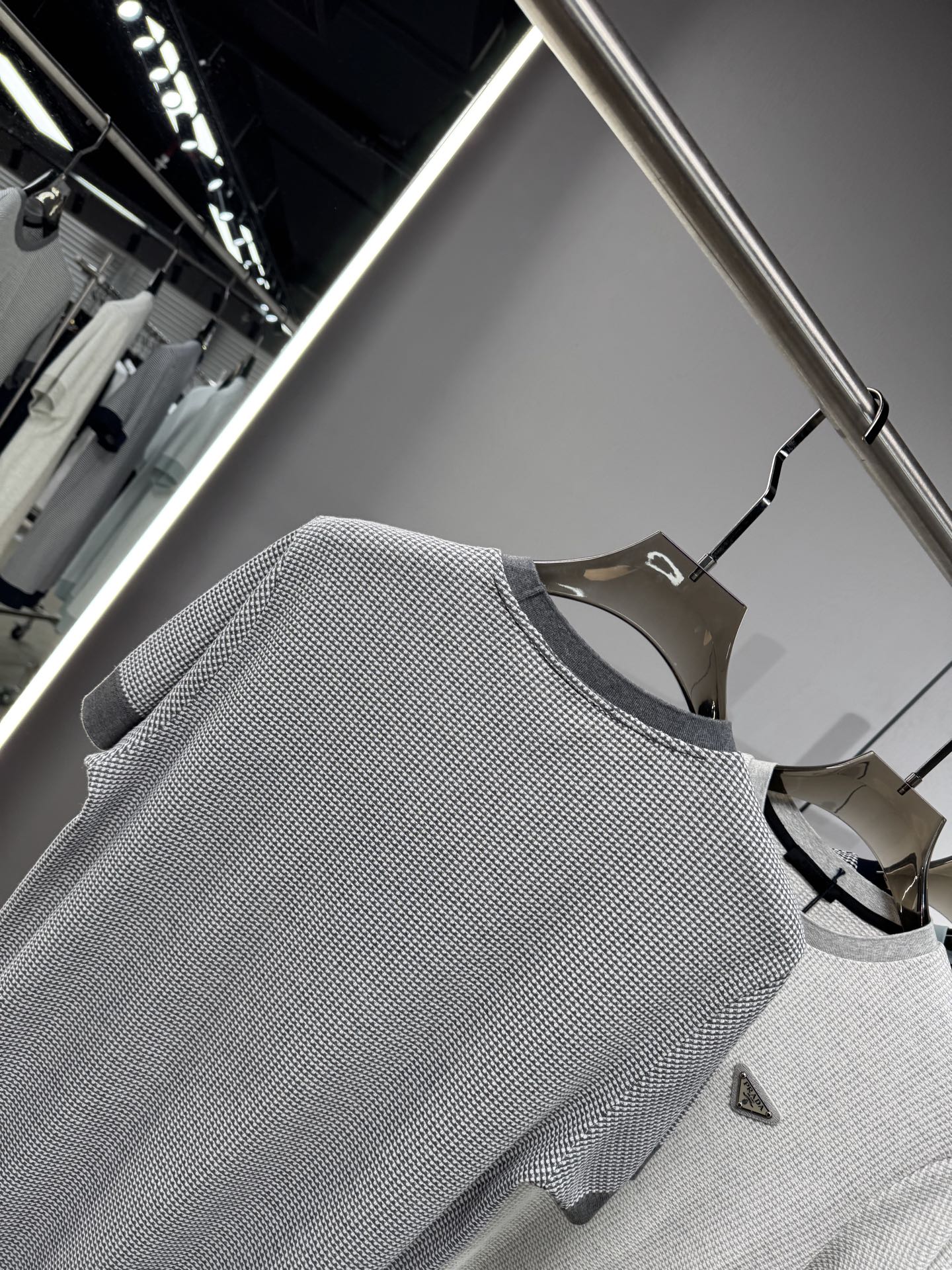 上新 26ss P家 春夏新款竖条提花起脚短袖 原版定制 面料选用进口彩柔棉 轻薄透气 上身丝滑舒适 高