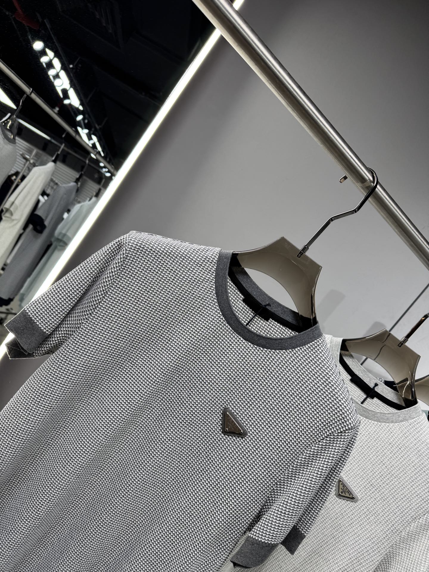 上新 26ss P家 春夏新款竖条提花起脚短袖 原版定制 面料选用进口彩柔棉 轻薄透气 上身丝滑舒适 高