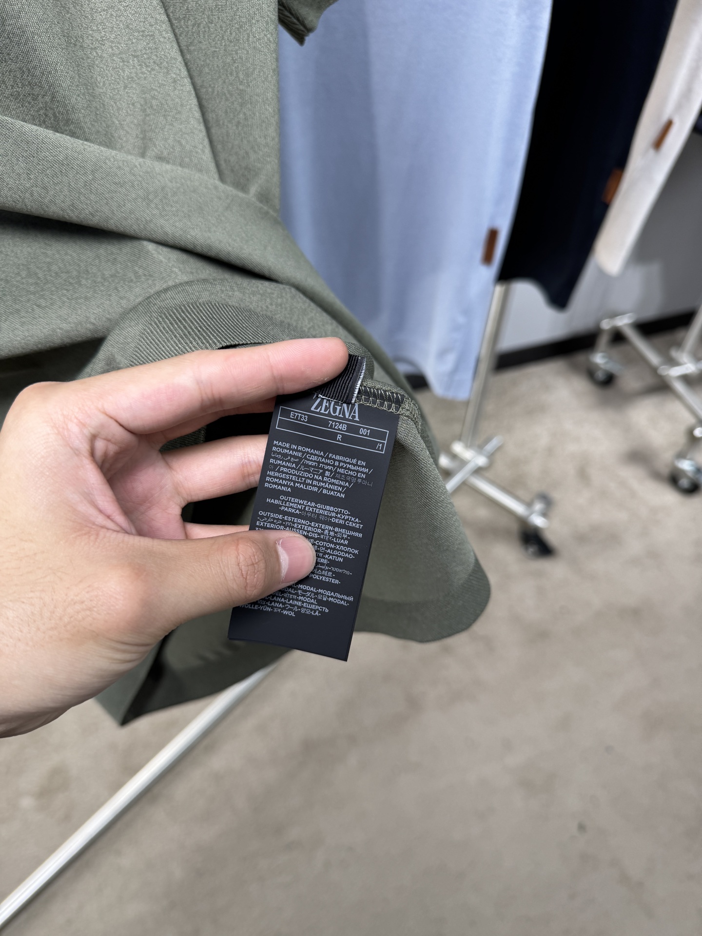 EZ26 撞色领针织T恤，面料软糯亲肤，自带垂坠感，告别普通T恤的僵硬感，撞色包边圆领设计，橘棕细边点缀