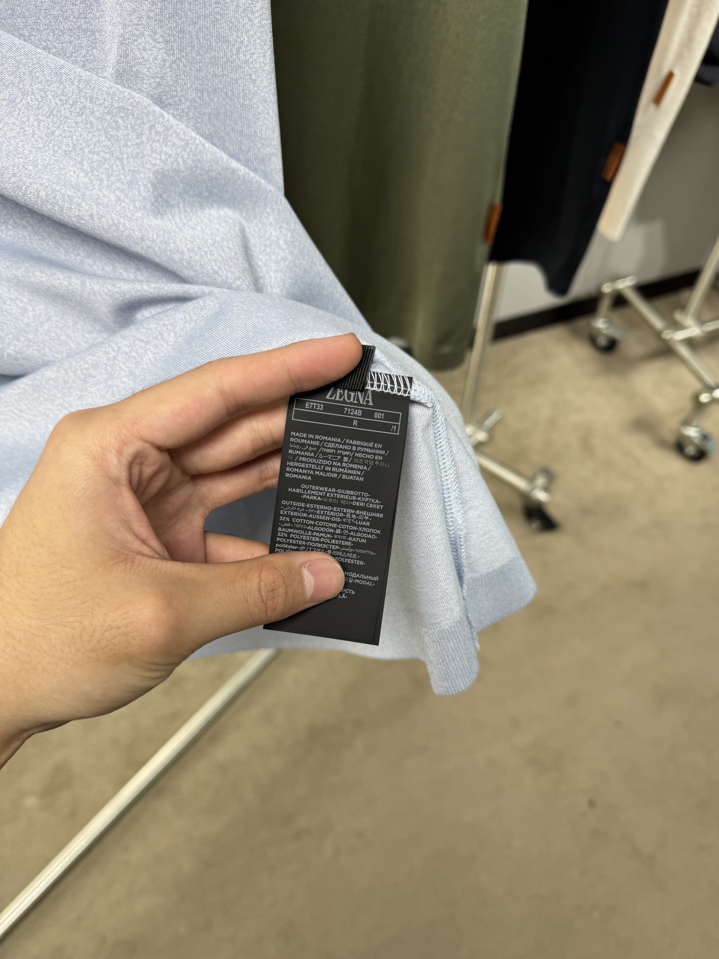 EZ26 撞色领针织T恤，面料软糯亲肤，自带垂坠感，告别普通T恤的僵硬感，撞色包边圆领设计，橘棕细边点缀