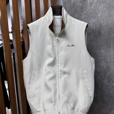 26ss 早春新品Loro piana轻奢立领马甲 | 把高级感穿在日常甄选高支面料,触感软糯,垂坠有型 26ss 早春新品Loro piana轻奢立领马甲 | 把高级感穿在日常甄选高支面料,触感软糯,垂坠有型