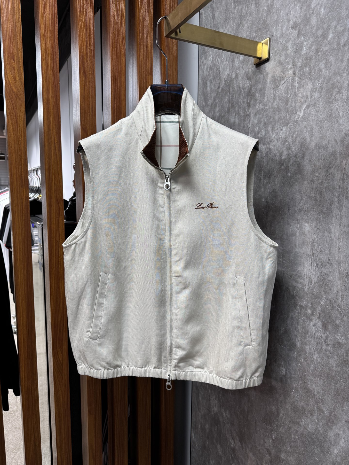 26ss 早春新品Loro piana轻奢立领马甲 | 把高级感穿在日常甄选高支面料，触感软糯，垂坠有型