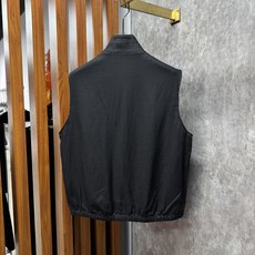 26ss 早春新品Loro piana轻奢立领马甲 | 把高级感穿在日常甄选高支面料,触感软糯,垂坠有型 26ss 早春新品Loro piana轻奢立领马甲 | 把高级感穿在日常甄选高支面料,触感软糯,垂坠有型