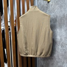 26ss 早春新品Loro piana轻奢立领马甲 | 把高级感穿在日常甄选高支面料,触感软糯,垂坠有型 26ss 早春新品Loro piana轻奢立领马甲 | 把高级感穿在日常甄选高支面料,触感软糯,垂坠有型