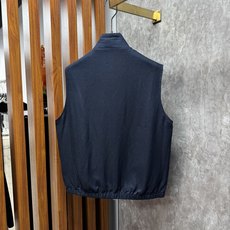 26ss 早春新品Loro piana轻奢立领马甲 | 把高级感穿在日常甄选高支面料,触感软糯,垂坠有型 26ss 早春新品Loro piana轻奢立领马甲 | 把高级感穿在日常甄选高支面料,触感软糯,垂坠有型