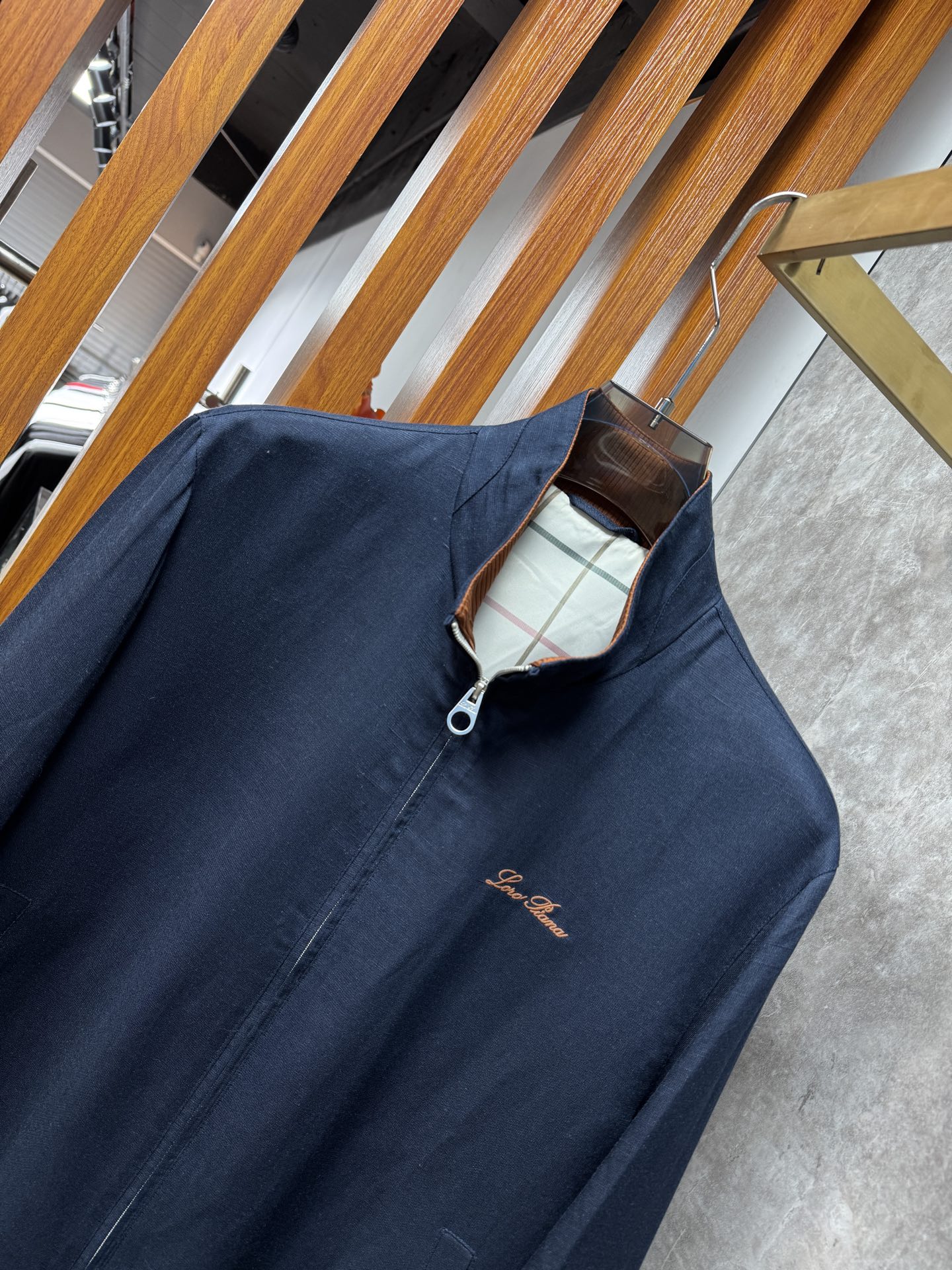 26ss 早春新品Loro piana轻奢立领夹克 | 把高级感穿在日常甄选高支面料，触感软糯，垂坠有型