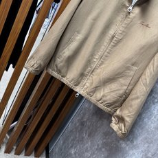 26ss 早春新品Loro piana轻奢立领夹克 | 把高级感穿在日常甄选高支面料,触感软糯,垂坠有型 26ss 早春新品Loro piana轻奢立领夹克 | 把高级感穿在日常甄选高支面料,触感软糯,垂坠有型