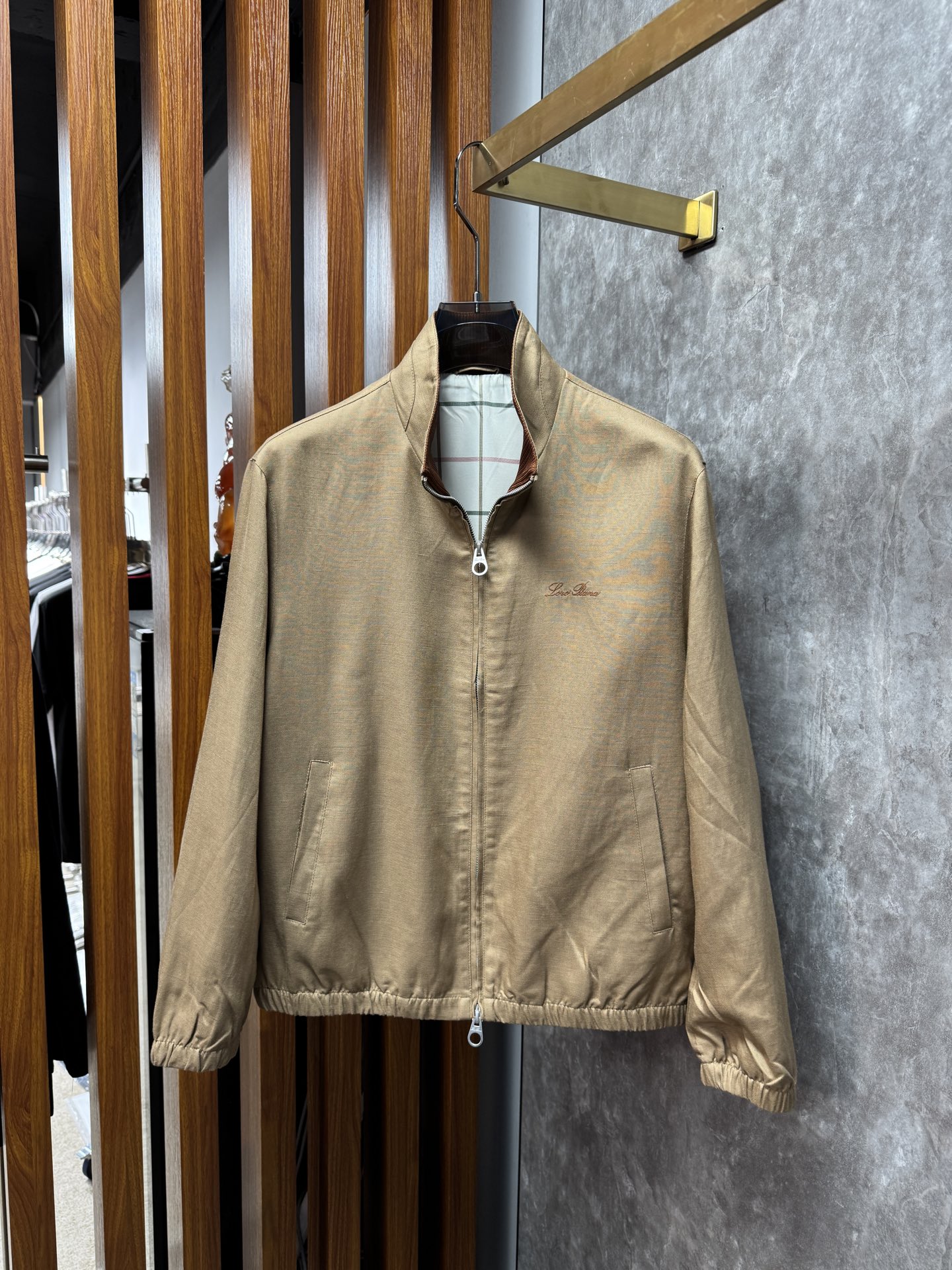 26ss 早春新品Loro piana轻奢立领夹克 | 把高级感穿在日常甄选高支面料，触感软糯，垂坠有型