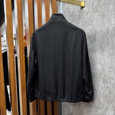 26ss 早春新品Loro piana轻奢立领夹克 | 把高级感穿在日常甄选高支面料,触感软糯,垂坠有型 26ss 早春新品Loro piana轻奢立领夹克 | 把高级感穿在日常甄选高支面料,触感软糯,垂坠有型