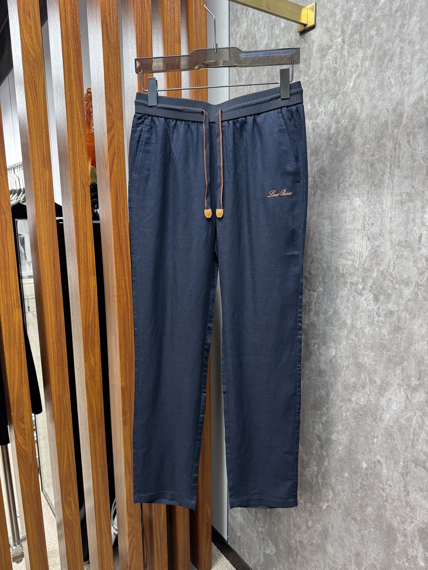 26ss 早春新品Loro piana轻奢亚麻裤 把高级感穿在日常甄选高支面料，触感软糯，垂坠有型不挑身