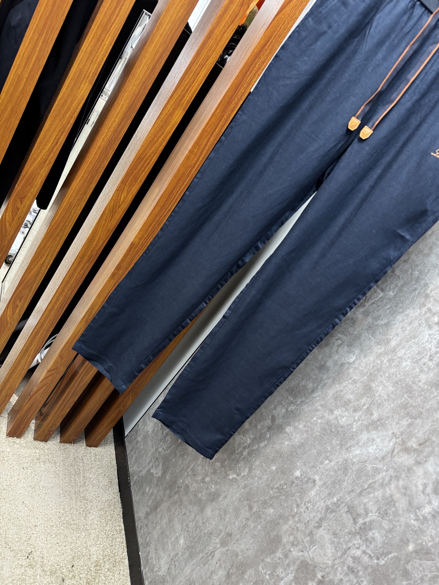26ss 早春新品Loro piana轻奢亚麻裤 把高级感穿在日常甄选高支面料，触感软糯，垂坠有型不挑身