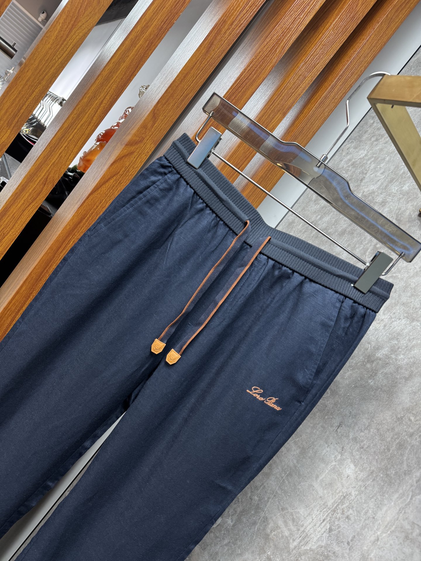 26ss 早春新品Loro piana轻奢亚麻裤 把高级感穿在日常甄选高支面料，触感软糯，垂坠有型不挑身