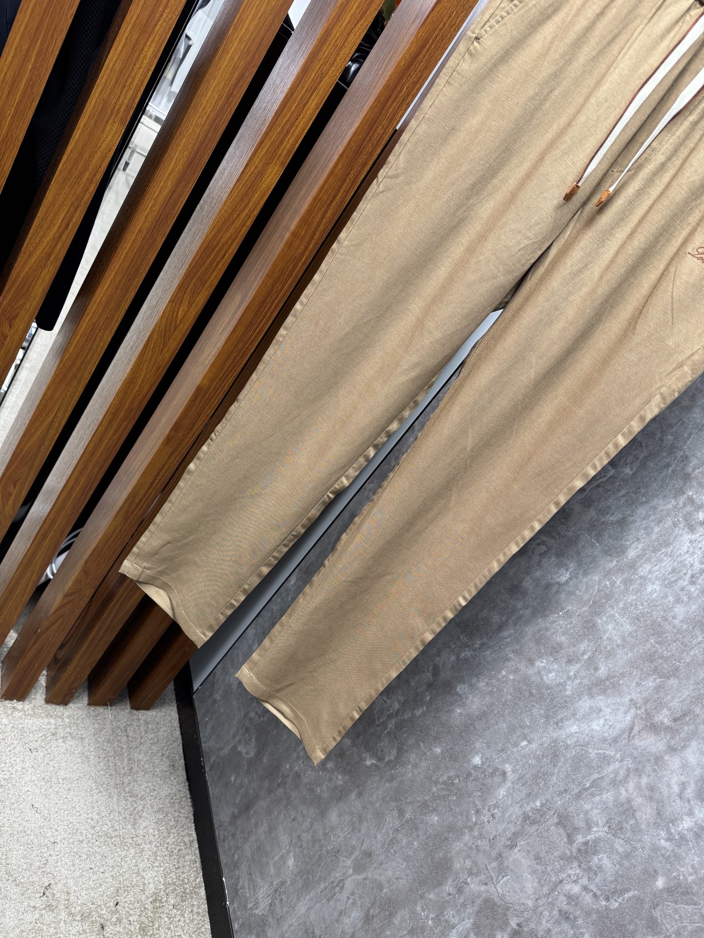 26ss 早春新品Loro piana轻奢亚麻裤 把高级感穿在日常甄选高支面料，触感软糯，垂坠有型不挑身