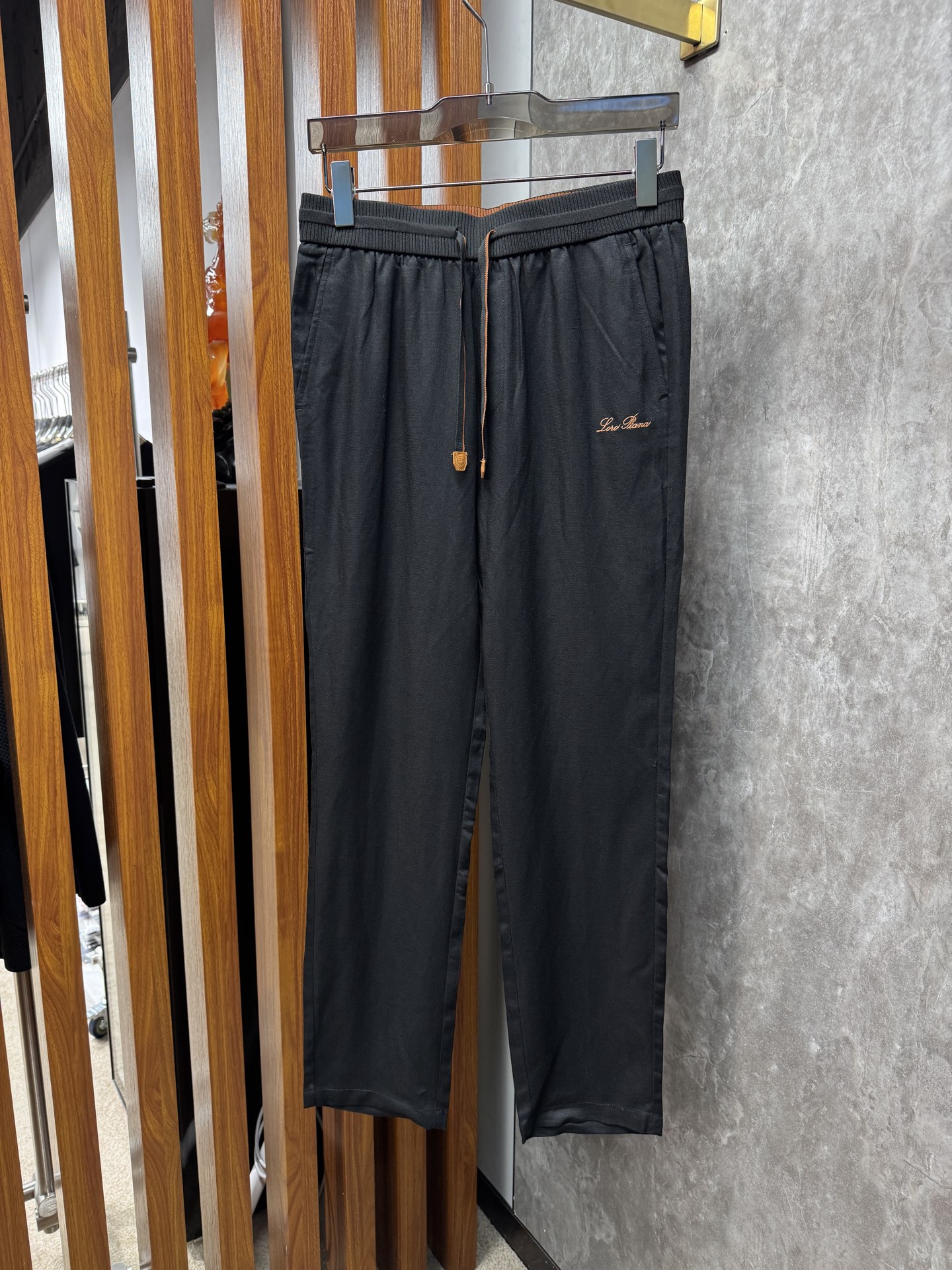 26ss 早春新品Loro piana轻奢亚麻裤 把高级感穿在日常甄选高支面料，触感软糯，垂坠有型不挑身