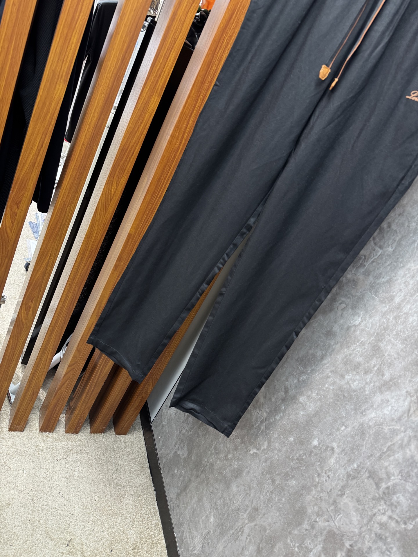 26ss 早春新品Loro piana轻奢亚麻裤 把高级感穿在日常甄选高支面料，触感软糯，垂坠有型不挑身