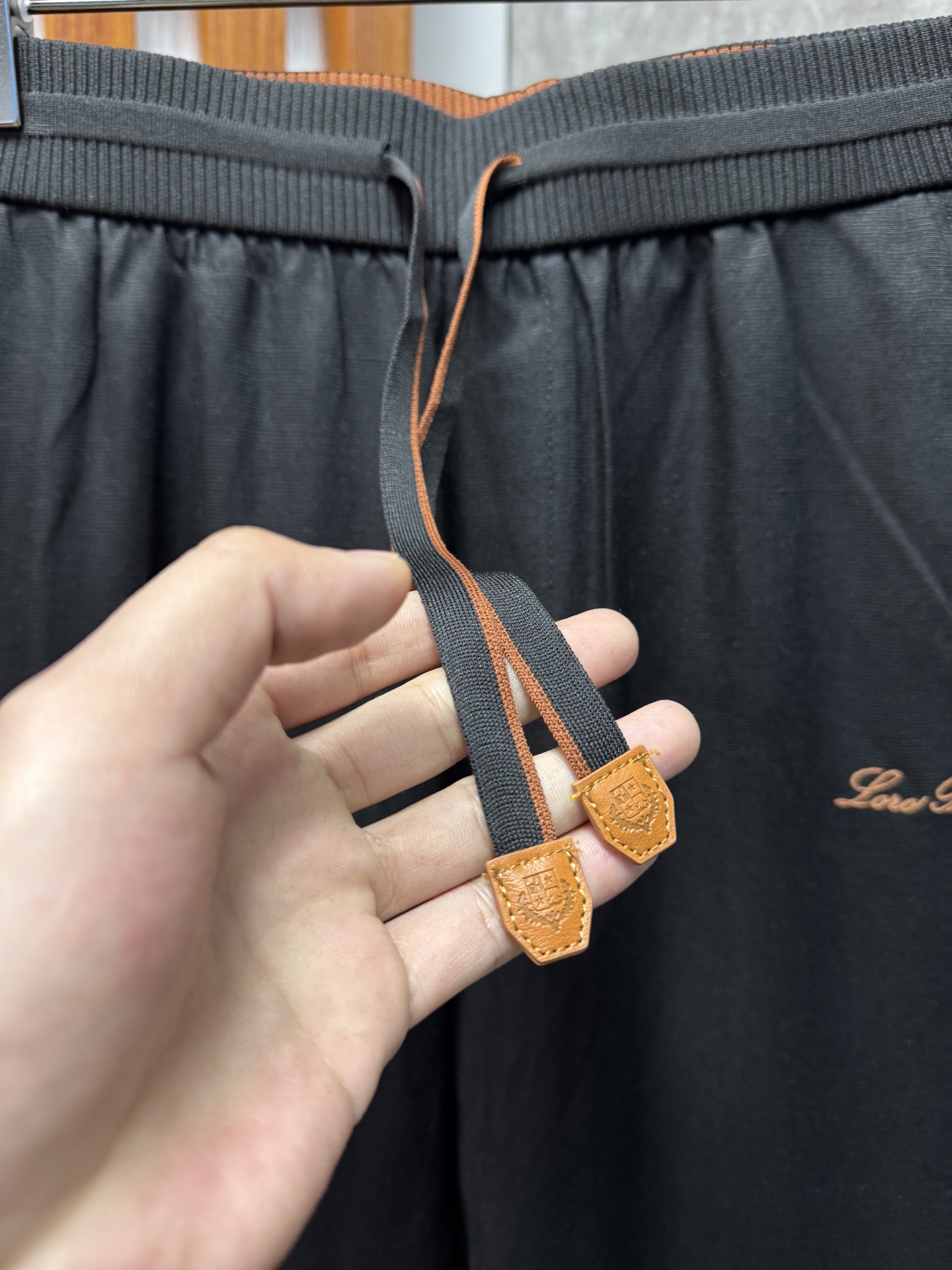 26ss 早春新品Loro piana轻奢亚麻裤 把高级感穿在日常甄选高支面料，触感软糯，垂坠有型不挑身