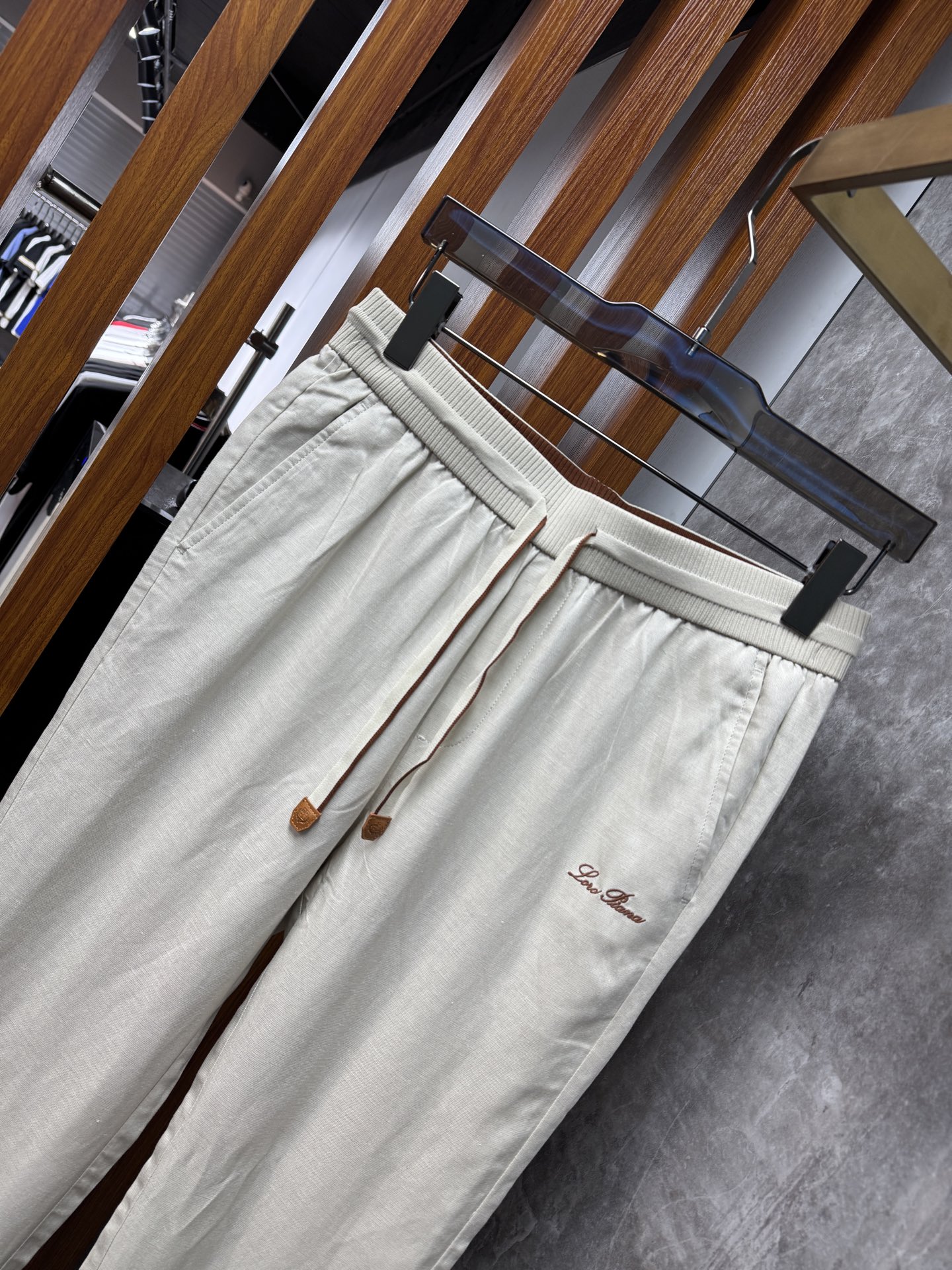 26ss 早春新品Loro piana轻奢亚麻裤 把高级感穿在日常甄选高支面料，触感软糯，垂坠有型不挑身