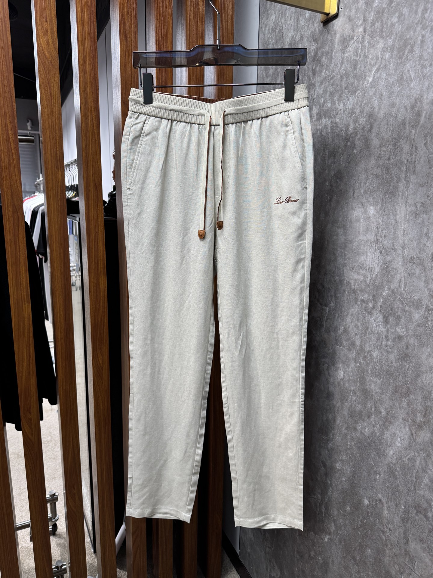 26ss 早春新品Loro piana轻奢亚麻裤 把高级感穿在日常甄选高支面料，触感软糯，垂坠有型不挑身