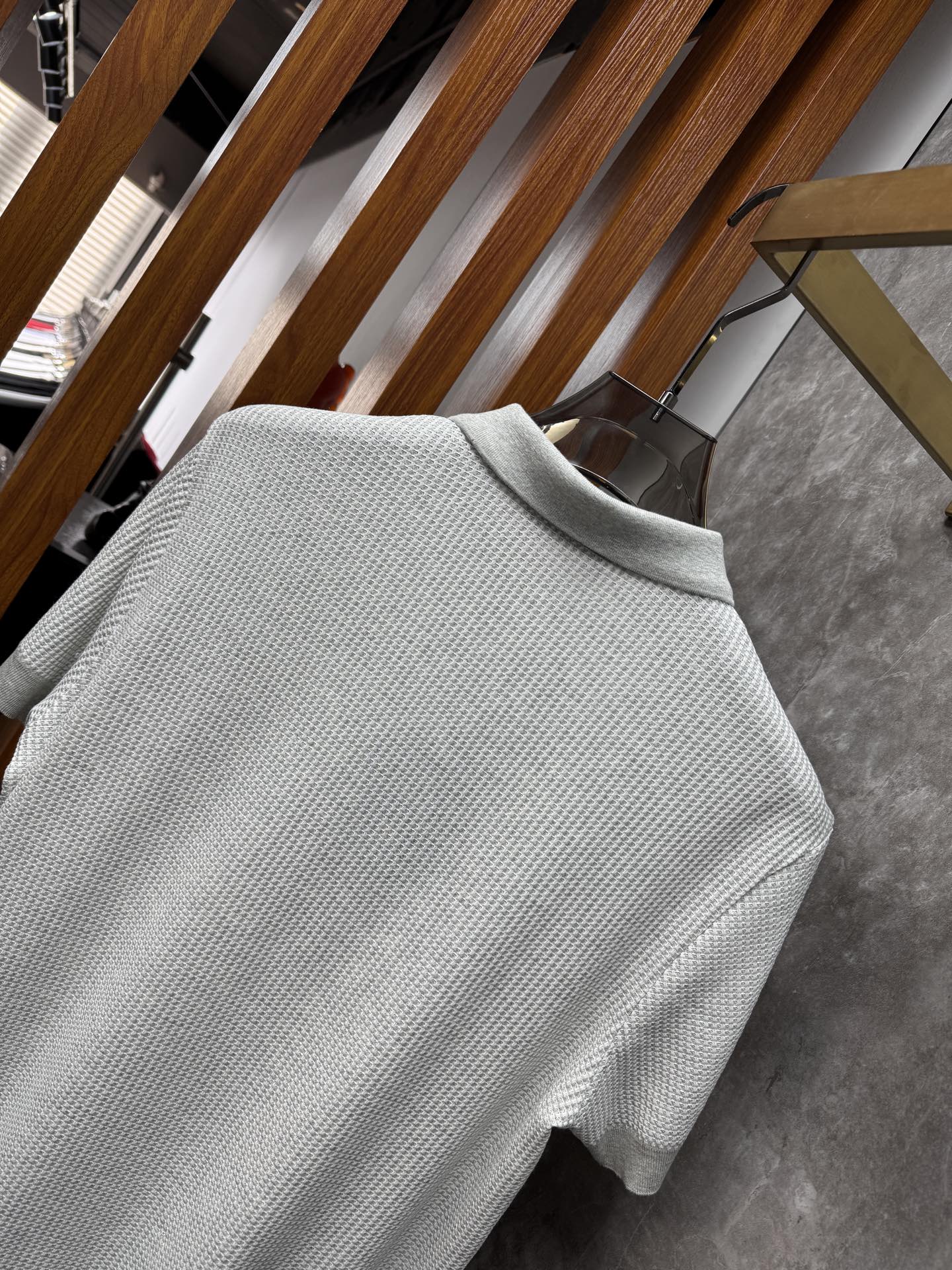 上新 26ss P家 春夏新款竖条提花起脚短袖 原版定制 面料选用进口彩柔棉 轻薄透气 上身丝滑舒适 高