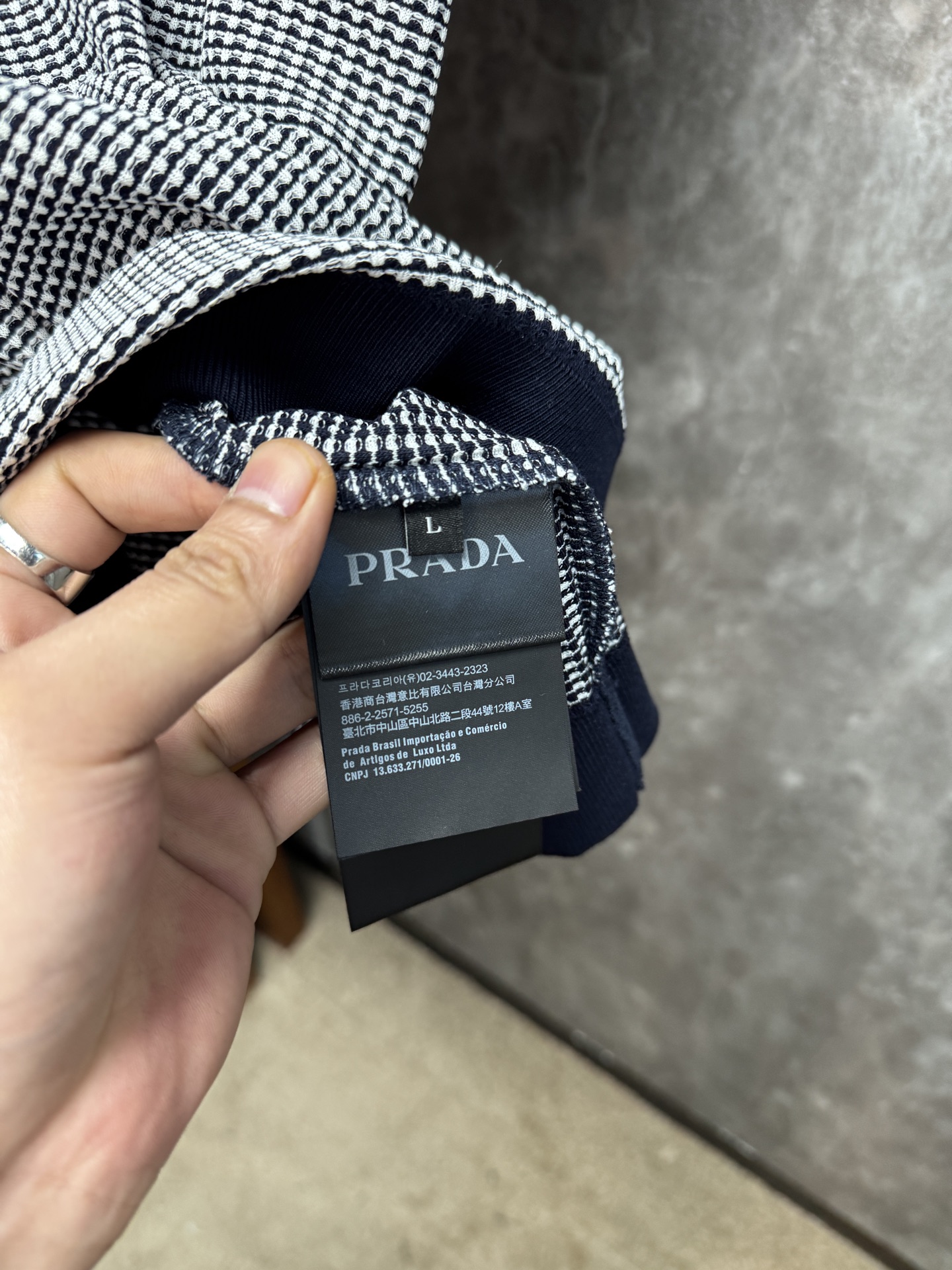 上新 26ss P家 春夏新款竖条提花起脚短袖 原版定制 面料选用进口彩柔棉 轻薄透气 上身丝滑舒适 高