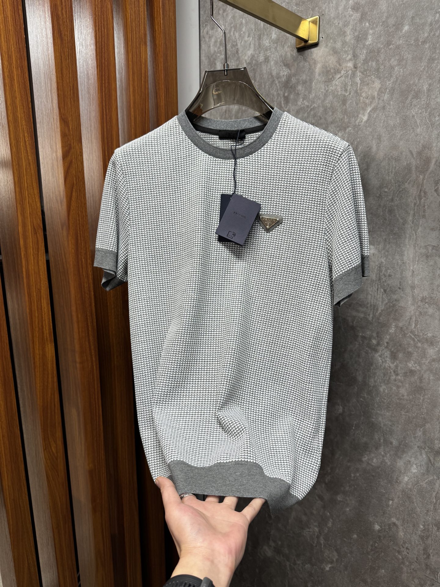 上新 26ss P家 春夏新款竖条提花起脚短袖 原版定制 面料选用进口彩柔棉 轻薄透气 上身丝滑舒适 高