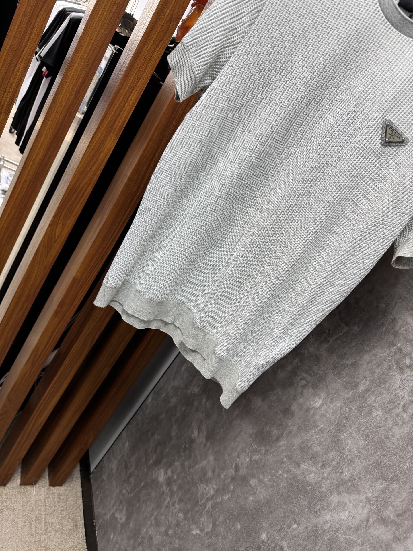上新 26ss P家 春夏新款竖条提花起脚短袖 原版定制 面料选用进口彩柔棉 轻薄透气 上身丝滑舒适 高