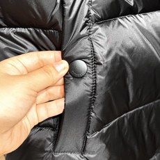 B家 26SS 丨可拆卸连帽羽绒马甲 码数48-56 横段充绒饱满蓬松,连帽内里经典格纹 胸口刺绣战马标识,拉链开合+侧 B家 26SS 丨可拆卸连帽羽绒马甲 码数48-56 横段充绒饱满蓬松,连帽内里经典格纹 胸口刺绣战马标识,拉链开合+侧