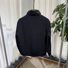 B家 26SS|立领横绗羽绒夹克 浅灰 / 黑色两色 横段充绒饱满,立领防风更利落 前襟拉链,胸口低调标识,侧袋实用收纳 B家 26SS|立领横绗羽绒夹克 浅灰 / 黑色两色 横段充绒饱满,立领防风更利落 前襟拉链,胸口低调标识,侧袋实用收纳