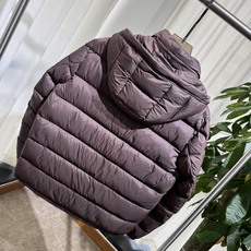 Z家 26SS|连帽横绗羽绒夹克 紫棕 / 黑色两色 尺码 48-56 横绗充绒饱满轻盈,短款不压身高 连帽防风,前襟拉 Z家 26SS|连帽横绗羽绒夹克 紫棕 / 黑色两色 尺码 48-56 横绗充绒饱满轻盈,短款不压身高 连帽防风,前襟拉
