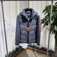 Z家 26SS|连帽羽绒针织拼接夹克 深灰 / 黑色两色 衣身横绗羽绒填充,保暖轻盈 针织拼接长袖,单侧袖子橙红撞色 Z家 26SS|连帽羽绒针织拼接夹克 深灰 / 黑色两色 衣身横绗羽绒填充,保暖轻盈 针织拼接长袖,单侧袖子橙红撞色