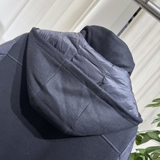 Z家 26SS|连帽羊毛羽绒拼接夹克 棕袖款 / 黑袖款两色 衣身羊毛面料,两侧袖子横绗羽绒拼接 可拆卸连帽,拉链门 Z家 26SS|连帽羊毛羽绒拼接夹克 棕袖款 / 黑袖款两色 衣身羊毛面料,两侧袖子横绗羽绒拼接 可拆卸连帽,拉链门
