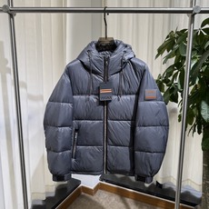 Z家 26SS|连帽方块绗缝羽绒外套 灰蓝 / 黑色两色 方块分格充绒,饱满蓬松,锁温保暖 可调节抽绳连帽,拉链门襟 Z家 26SS|连帽方块绗缝羽绒外套 灰蓝 / 黑色两色 方块分格充绒,饱满蓬松,锁温保暖 可调节抽绳连帽,拉链门襟