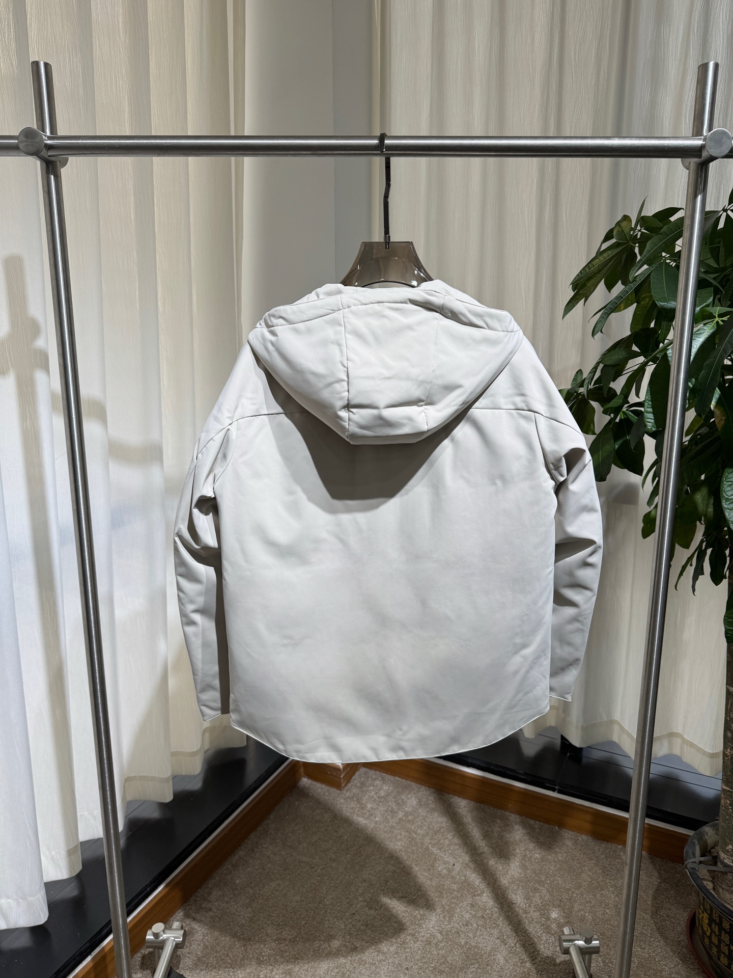 P家 26SS｜连帽机能软壳夹克   白色 / 黑色两色 防泼水软壳面料，挺括有型 可调节连帽，全拉链门襟 胸前红标织带