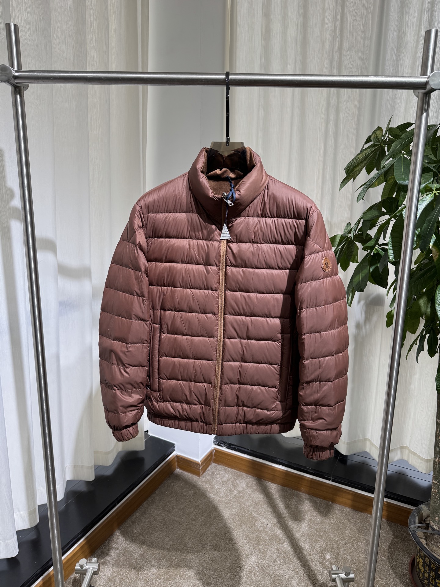 M家 26SS｜两面穿立领羽绒夹克   棕色 / 黑色两色 一面羽绒填充，蓬松保暖 一面细腻绒感，日常轻便 立领防风，全