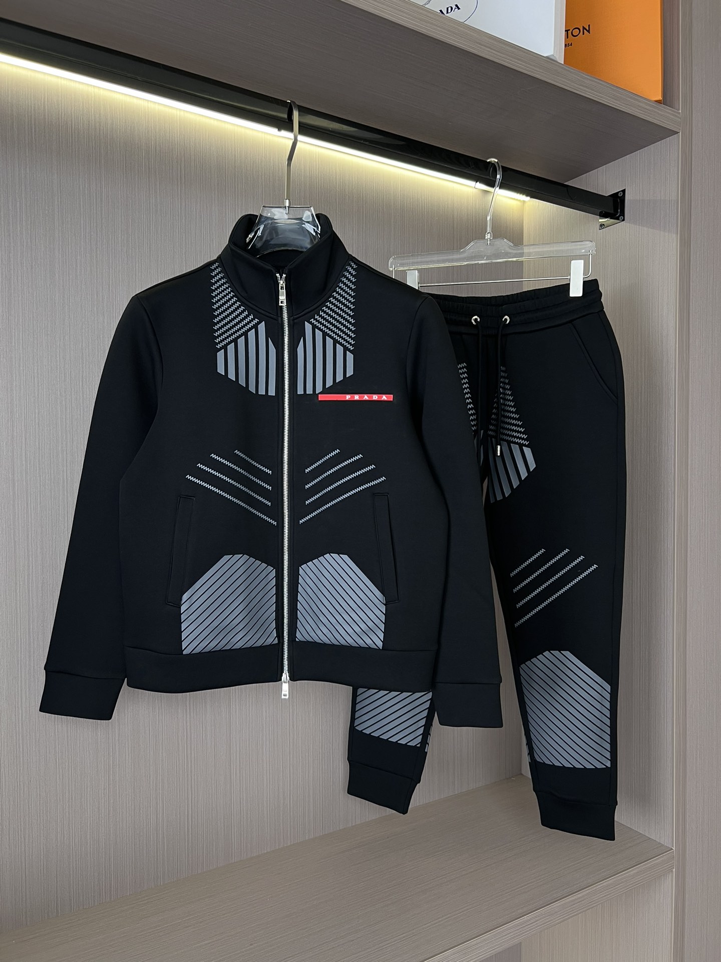 Soft and Elegant Men’s Fall/Winter Clothes: Focus on Fabric, Business and Leisure Wear - 图片 1