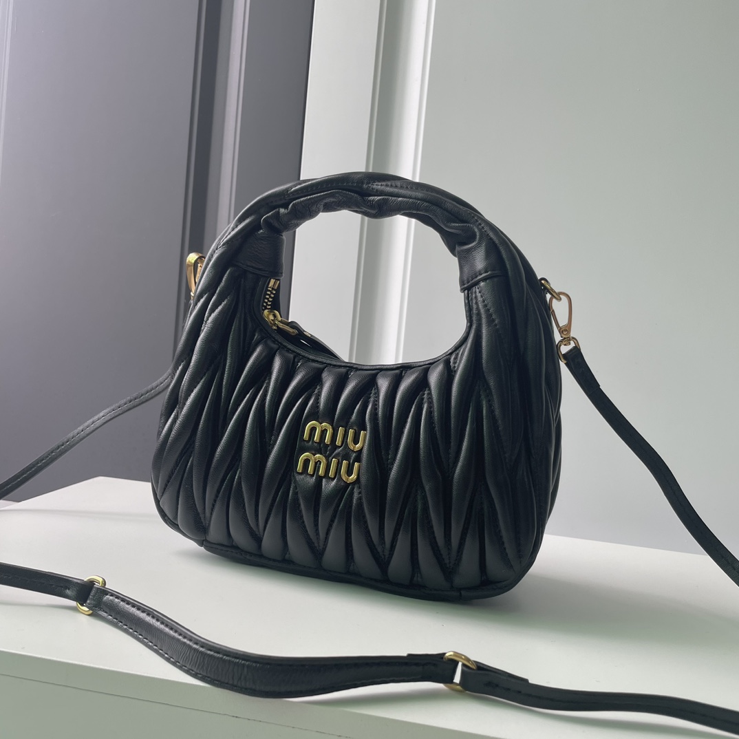 Miu Miu Classic Handcrafted Luxury Leather Shoulder Bag Ref.7FF4E004 2