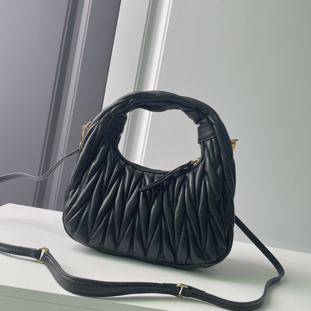 Miu Miu Classic Handcrafted Luxury Leather Shoulder Bag Ref.7FF4E004 3