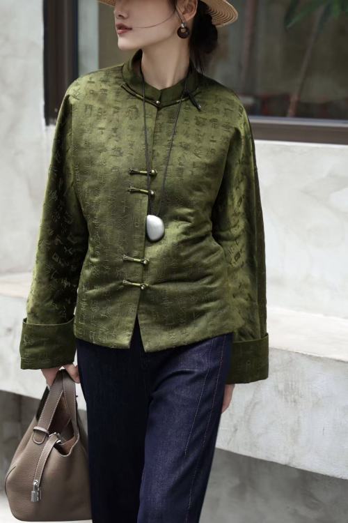 Elegant Women's Chinese Style Stand Collar Silk Blend Jacquard Button Jacket 1 Elegant Women's Chinese Style Stand Collar Silk Blend Jacquard Button Jacket