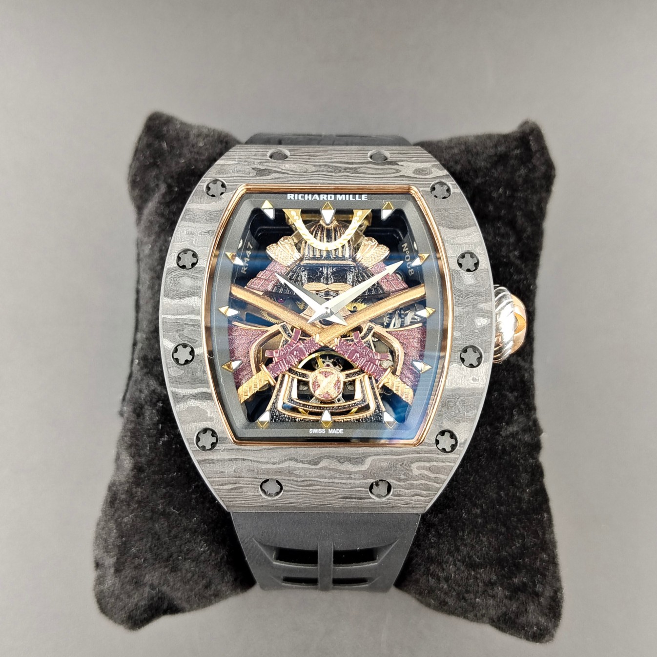 NO:337108,The new RXW all-in-one balance wheel arrives. Richard Miller RM 47 all-in-one flywheel black warrior watch is stunningly launched, combining excellent watchmaking technology. The full set of watch cases uses NTT carbon fiber; high hardness and delicate feel; CNC CNC processing upper and lower fiber shell sleeves make the shell sleeves tight. New Samurai Armor Joint Engraving Artist ierre launches a purely hand-carved tourbillon-RM047, which achieves the perfect combination of 