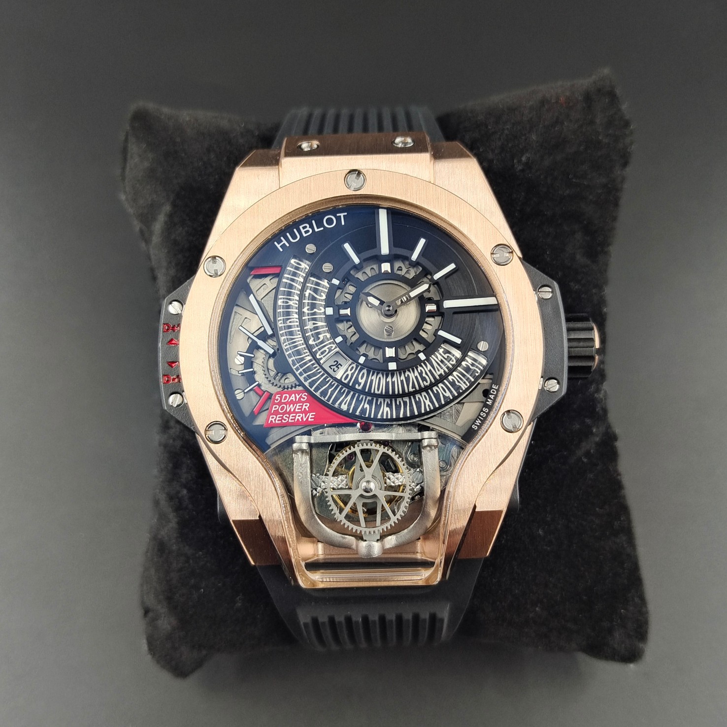 NO:337071,Hengbao HUBLOT Warcraft MP series 909.NX..RX.1704 Polished metal shell sleeve Manually inlaid with 207 zircons Anodized red aluminum lower structure with 6 H-shaped metal screws Equipped with original imported mechanical movement HUBLOT Yu, code name (Warcraft) handed down MP-09 double-axis tourbillon watch Hublot's first multi-axis tourbillon watch brings a new field of vision Size 45mm Rubber strap with original buckle Strong sense of futuristic technology Unprecedented design brings you visual impact,19860909恒宝 HUBLOT 魔兽MP系列909.NX..RX.1704 抛光金属壳套 人工镶嵌207颗锆石 阳极化处理红色铝质下部结构附6颗H形金属螺丝 搭载原装进口机械机芯 HUBLOT 宇 舶代号(魔兽)传世之作MP-09双轴陀飞轮腕表 宇舶首款多轴陀飞轮腕表带来全新视野 尺寸45mm 橡表带搭配原装扣 浓浓的未来科技感 史无前例的设计带给你视觉上的冲击,,Watch