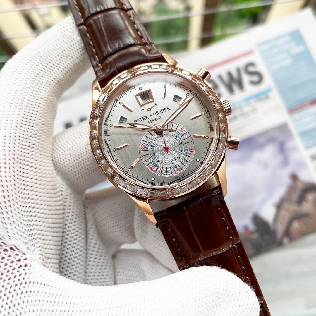 NO:879110,Platinum Diamond 50 2026 Recommendation Heavy gold to create a classic timepiece] - Patek Philippe complication series 5961P-001 makes its grand debut, the first Nautilus complex watch launched so far, using ultra-complex craftsmanship to create a casual sports watch. 1. Small body and high energy to perform the following functions: 12 o'clock calendar function 10 o'clock day function 2 o'clock day function 6 o'clock 24 hours. All functions can be used normally.  2. The movement adopts a replica self-winding movement, which perfectly interprets the functions on the premise of achieving a realistic appearance. 3. An independent watchmaker who is a modification master, enthusiastically participates in customizing and modifying the dial color, adding an interesting soul to the unique watch!  A masterpiece of craftsmanship. Welcome all watch friends to taste it!  ,19860909白 金 钻50 2026推荐 重金打造经典时计】——百达.翡丽复杂功能系列5961P-001重磅登场,迄今推出的首款Nautilus复杂腕表,以超复杂的工艺技术打造休闲运动腕表. 1小身板大能量尽揽以下功能∶12点位日历功能 10点位星期功能 2点位星期功能 6点位24小时.所有功能都可正常使用. 2机芯采用复刻版自动上链机芯,在实现外观的逼真前提下,功能一并完美诠释. 3改装大师独立制表人,倾情参与定制改装表盘颜色,给予独一无二的腕表增添有趣的灵魂！ 匠心力作 欢迎各位表友品鉴！,,Watch