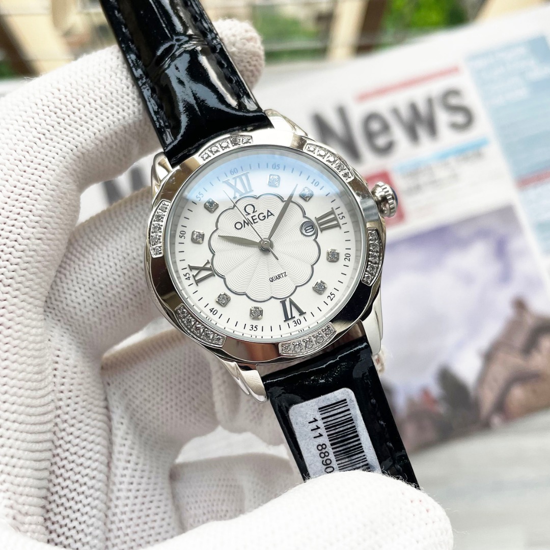 NO:879087,White leather rose gold with diamond ring, the latest model of the year, Omega's exquisite quality - exclusive for goddesses, Swiss quartz movement, women's boutique watch with novel and fashionable design, this watch is one of the most charming watches in the series, showing elegance and low-key luxury. The top case is made of 314 stainless steel, zero repair. The strap is imported from 314 steel. It has gone through multiple processes, is sweat-proof and corrosion-resistant. Dial = 36*9mm, omega19860909白皮玫刚带钻圈 年最新款 欧米茄精湛品质-女神专属 瑞士石英机心,女士精品腕表新颖时尚设计,表款堪称是系列中最迷人的表款之一,尽显优雅气质与低调奢华,顶端表壳以314精钢打造,零返修 来自进口314钢表带 历经多道工序,防汗水,耐腐蚀 表盘=36*9mm,,omega,Watch