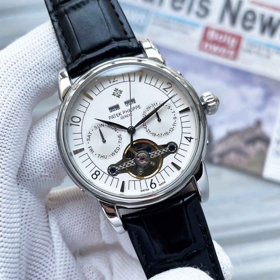 NO:943239,Platinum Steel 20 Men's favorite multi-function watch [Latest] Patek Philippe's best design exclusive launch [Type] Fine men's watch [Strap] 316 stainless steel/genuine leather strap [Movement] High-end fully automatic mechanical movement [Mirror] Mineral strengthened glass (higher definition) Elegant taste Vast atmosphere Ingenuity A treasure for the wrist Size diameter 41mm diameter 12mm Hot sale on the market!  Welcome to reprint!  ,,patek philippe,cowhide19860909白 金 钢20 男人挚爱多功能腕表【最新】百达翡丽最佳设计独家首发【类型】精品男士腕表【表带】316精钢/真牛皮表带【机芯】高端全自动机械机芯【镜面】矿物质强化玻璃（更高清） 品味高雅 浩瀚大气 匠心独运 腕间瑰宝 尺寸直径41mm厚12mm热卖上市！欢迎转载！,,patek philippe,cowhide,Watch