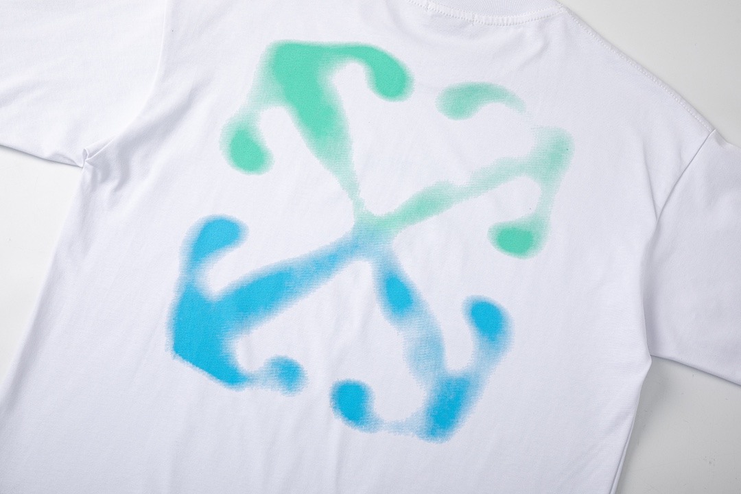 💰52 MA9007# off white新款宽松版短袖T恤衫尺码：S M L XL
颜色：黑色 白色 